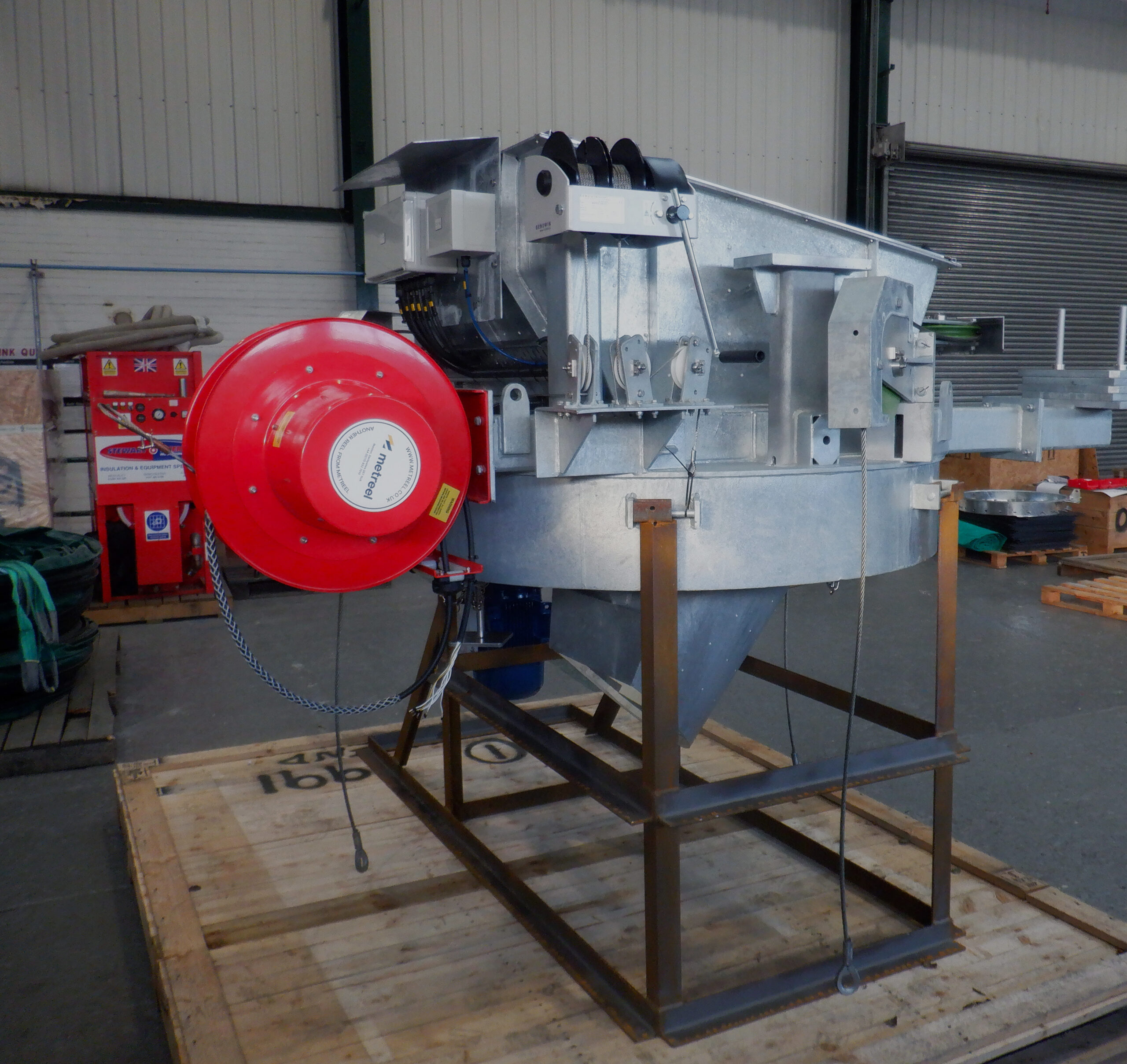 powerfeed dark scaled 1 from Metreel